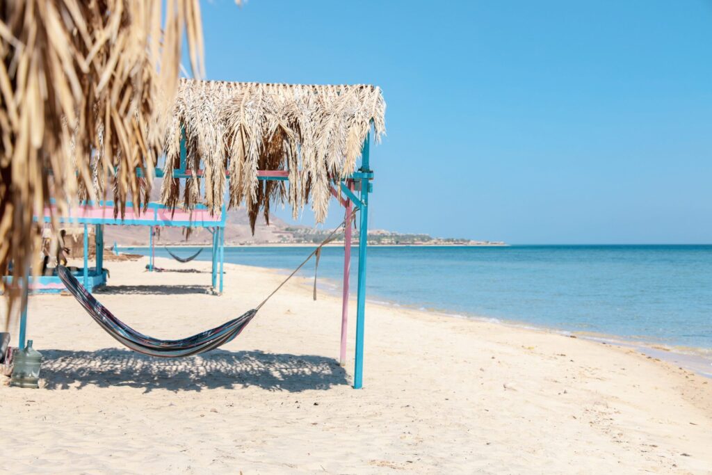 Αιώρα σε αμμουδιά με τιρκουάζ νερά, Χουργκάντα