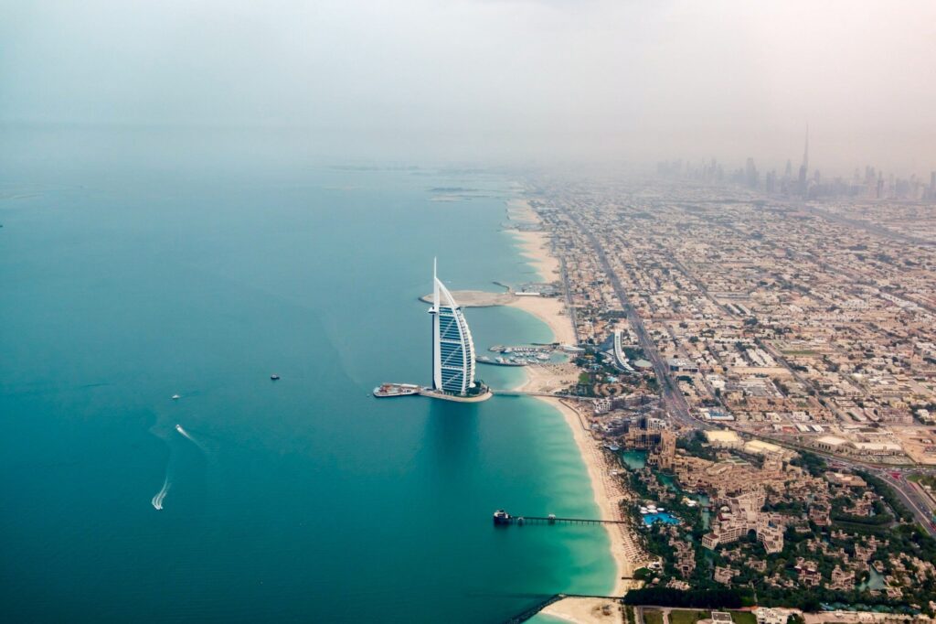 Η ακτή του Τζουμέιρα και το Burj Al Arab από ψηλά, Ντουμπάι