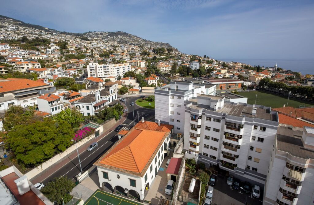 Η πόλη και ο κόλπος από ψηλά, Φουνσάλ
